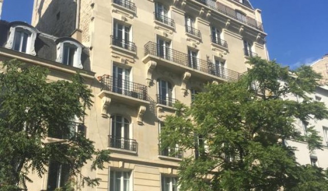 Artistic & authentic parisian flat