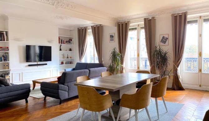 Marvellous Sunbathed 3BR at the heart of Paris