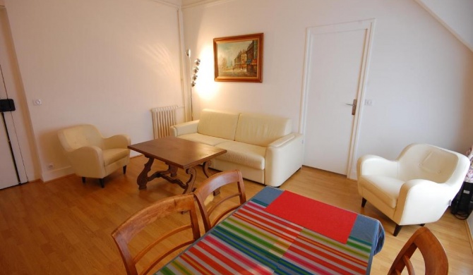 One bedroom apartment in Champs Elysées Avenue