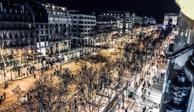 Point-Of-View Champs Elysees