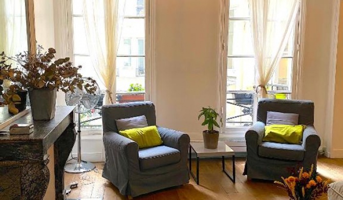 Quiet & Very Central 2 BR Flat