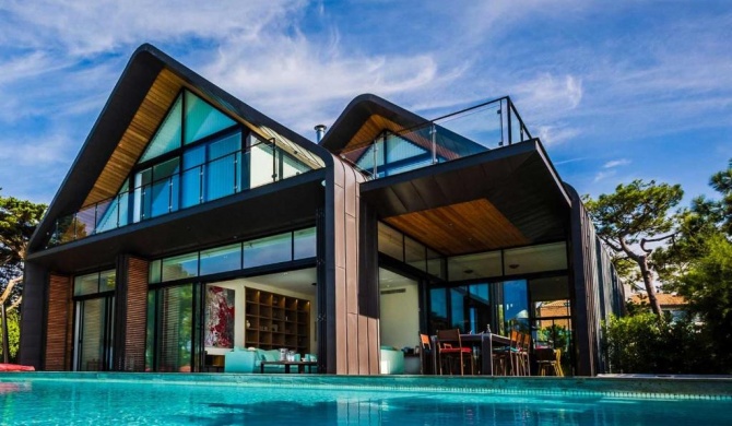 ODIN BEACH KEYWEEK Beachfront Architect Villa with Pool in Anglet