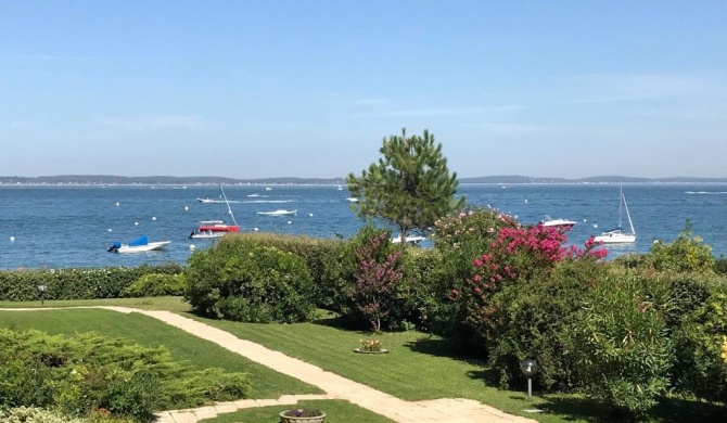 Appartement les pieds dans l eau accès direct plage Pereire, Parking gratuit ,WIFI